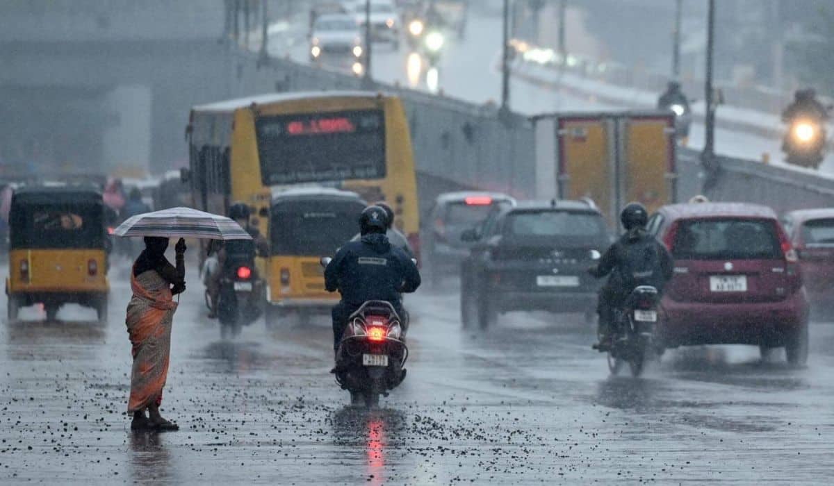 வட + தென் தமிழகத்தில் நாளை கனமழை வெளுக்கும்.. வானிலை மையம் அறிவிப்பு!