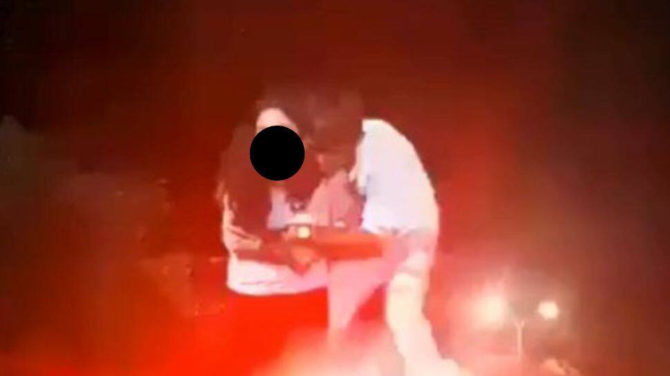 போலீஸ் ஜீப் மேல் ஏறி நின்று..அட்டூழியம் செய்த காதல் ஜோடி! வைரல் வீடியோ