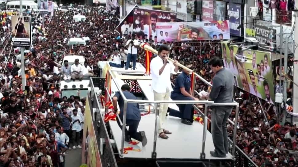 'அம்மா, அம்மா என சொல்லி' அதிமுகவையும் விட்டுவைக்காத விஜய் - நாமக்கலில் பேச்சு