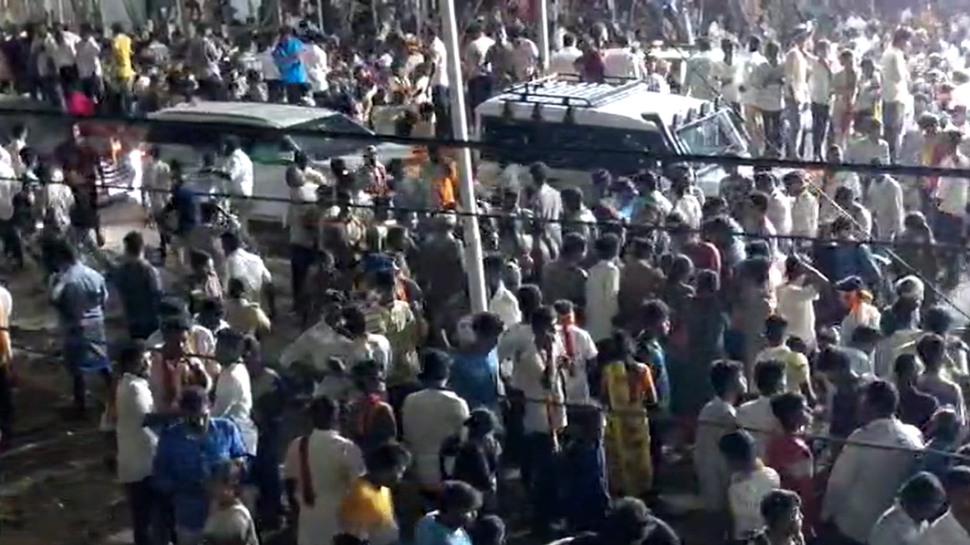 Karur Stampede: கரூரில் தொடரும் மரணம்... பலி எண்ணிக்கை 40 ஆக உயர்வு Karur Stampede: கரூரில் தொடரும் மரணம்... பலி எண்ணிக்கை 40 ஆக உயர்வு