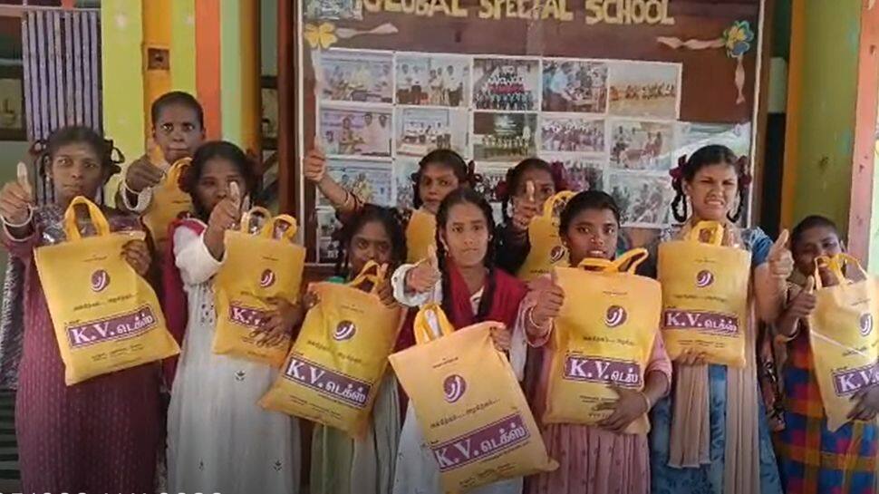 பெற்றோர் இல்லா குழந்தைகளை தீபாவளி ஷாப்பிங் அழைத்துச்சென்ற வழக்கறிஞர், குவியும் பாராட்டு