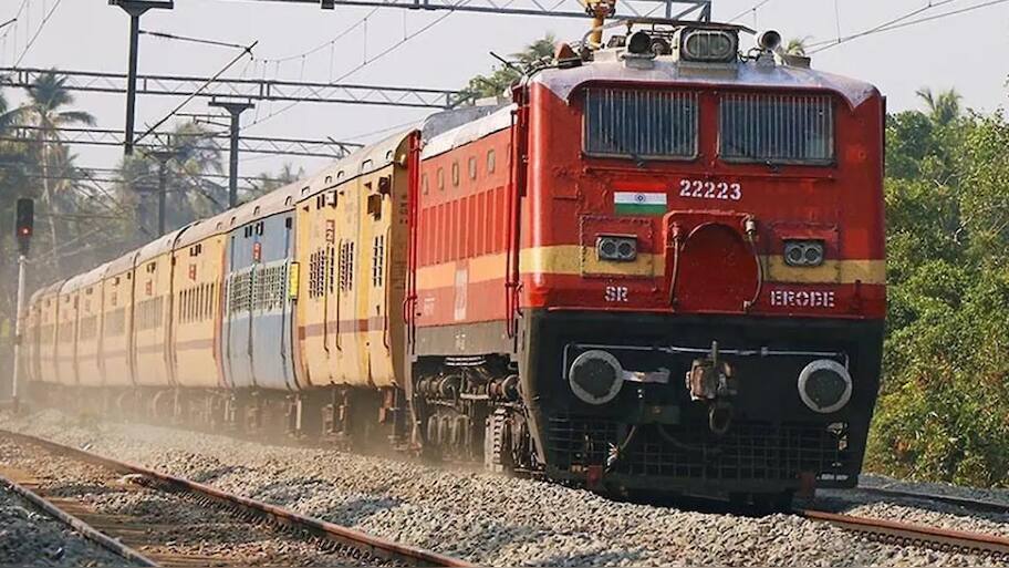 தீபாவளிக்கு டிக்கெட் கிடைக்கலையா... தென் மாவட்ட பயணிகளுக்கு... 5 சிறப்பு ரயில்கள் அறிவிப்பு!
