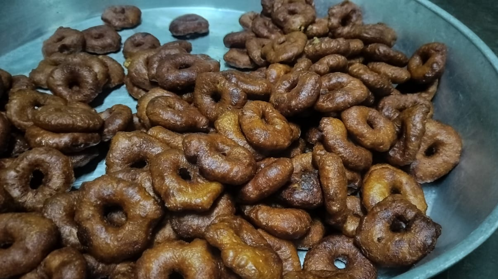 Diwali Special: நெல்லை ஸ்டைலில் ருசியான 'அதிரசம்' - பக்குவமாக செய்வது எப்படி? Diwali Special: நெல்லை ஸ்டைலில் ருசியான 'அதிரசம்' - பக்குவமாக செய்வது எப்படி?