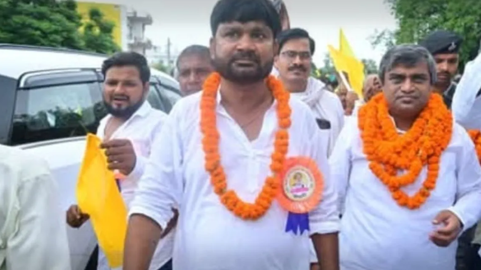 வேட்புமனு தாக்கல் செய்ததும் கைது... பீகாரில் தொடரும் வேட்பாளர் வேட்டை - என்ன காரணம்? வேட்புமனு தாக்கல் செய்ததும் கைது... பீகாரில் தொடரும் வேட்பாளர் வேட்டை - என்ன காரணம்?
