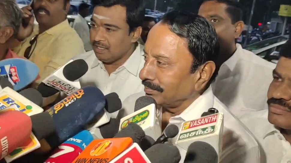 EPS-க்கு கெடு விதிக்கவில்லை... அந்தர் பல்டி அடிக்கிறாரா செங்கோட்டையன் - சொல்வது என்ன? EPS-க்கு கெடு விதிக்கவில்லை... அந்தர் பல்டி அடிக்கிறாரா செங்கோட்டையன் - சொல்வது என்ன?