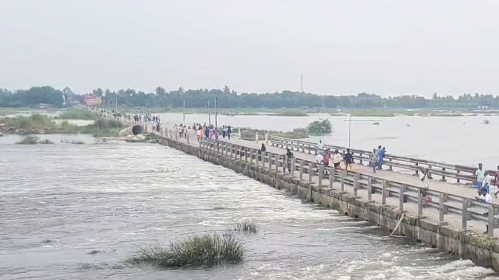 பாலாற்றில் வெள்ள பெருக்கு: வாலாஜாபாத் தரைப்பாலத்தில் போக்குவரத்துக்கு தடை விதிப்பு