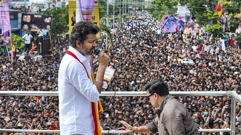 விஜய்க்கு வைத்த செக்.. இனி ரோடு ஷோக்கு அனுமதியில்லை.. தமிழக அரசு அதிரடி விஜய்க்கு வைத்த செக்.. இனி ரோடு ஷோக்கு அனுமதியில்லை.. தமிழக அரசு அதிரடி