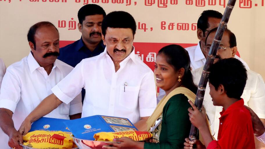 பொங்கல் பரிசு தொகுப்பு... வந்த விழுந்த கேள்வி - அமைச்சர் கொடுத்த அப்டேட்!