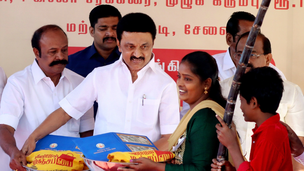 பொங்கல் பரிசு தொகுப்பு... வந்த விழுந்த கேள்வி - அமைச்சர் கொடுத்த அப்டேட்! பொங்கல் பரிசு தொகுப்பு... வந்த விழுந்த கேள்வி - அமைச்சர் கொடுத்த அப்டேட்!
