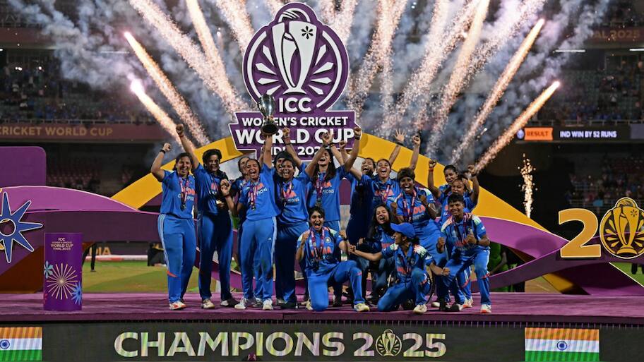 வரலாறு படைத்த இந்திய மகளிர் அணி... நள்ளிரவில் கிடைத்த முதல் உலகக் கோப்பை...!