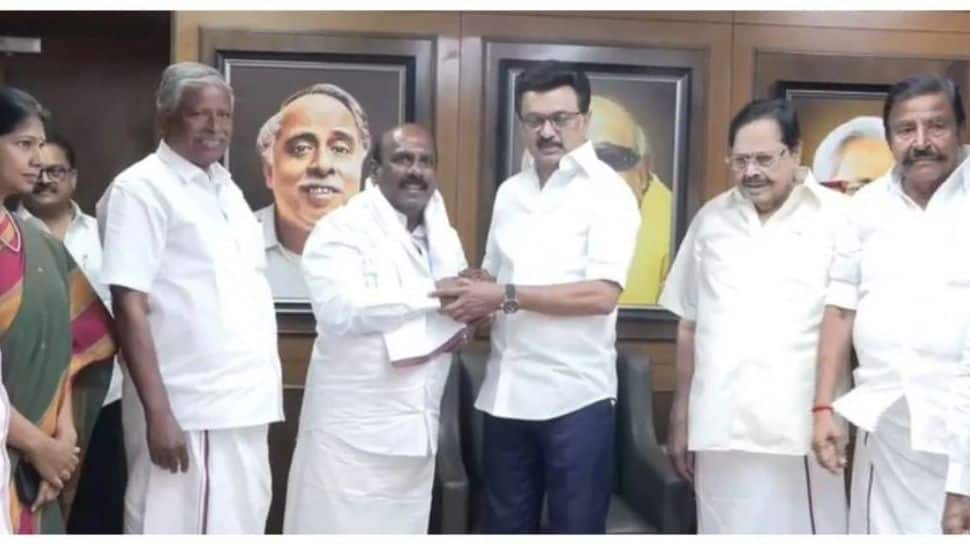 ஆலங்குளத்தில் வேட்பாளர் கிடைச்சாச்சு! ஸ்கெட்ச் போட்ட கனிமொழி.. அறிவாலயம் வந்த மனோஜ் பாண்டியன்