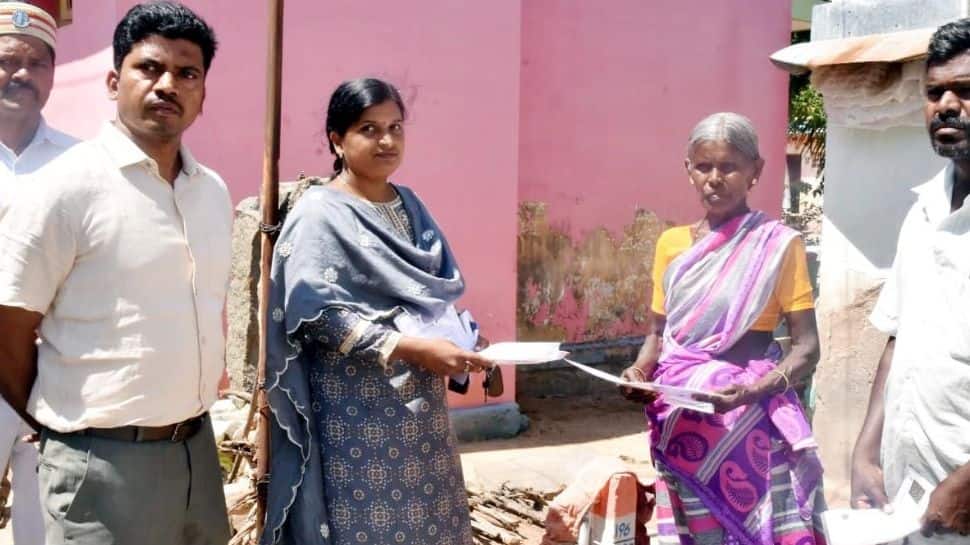 இலவச வீட்டுமனை பட்டா : 24 ஆண்டுகள் காத்திருப்பு, கனவை நனவாக்கிய விருதுநகர் கலெக்டர்