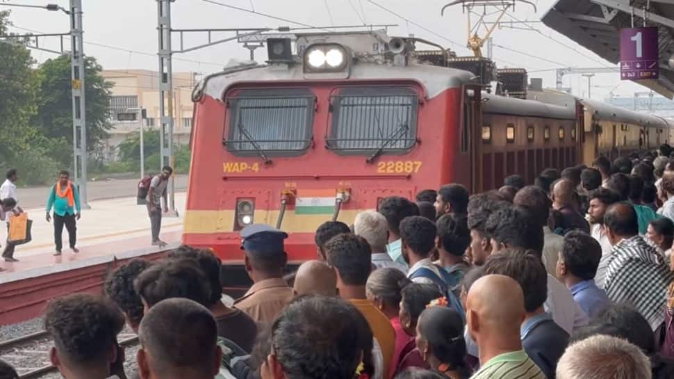 திருவண்ணாமலை பௌர்ணமி கிரிவலம்: சொந்த ஊருக்கு திரும்பிய பக்தர்கள், ரயில்நிலையத்தில் அலைமோதும் கூட்டம்!