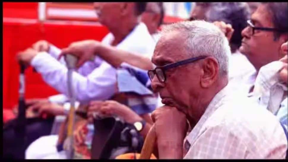 ஓய்வூதியதாரர்கள் அலர்ட்: ஆயுள் சான்றிதழ்... இந்த தேதி தாண்டினால் பென்ஷன் கிடைக்காது