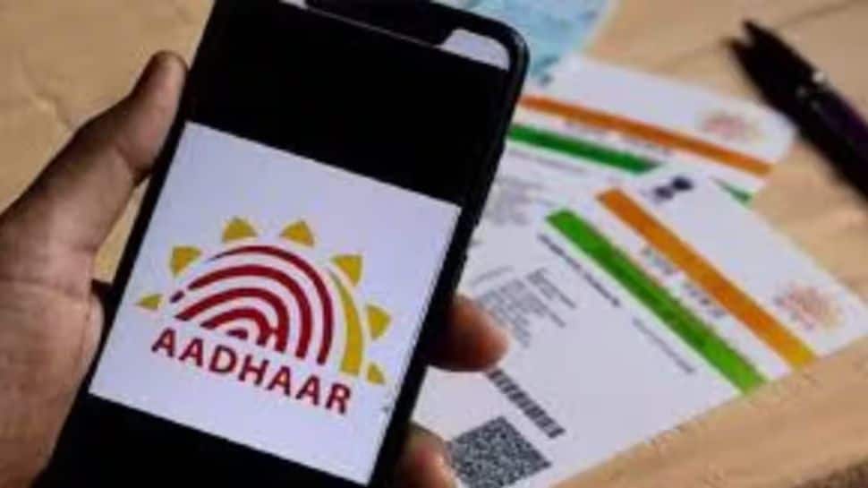 Aadhaar Card Update: ஆதாரில் பெயர், முகவரி, பிறந்த தேதியை ஆன்லைனில் அப்டேட் செய்வது எப்படி?