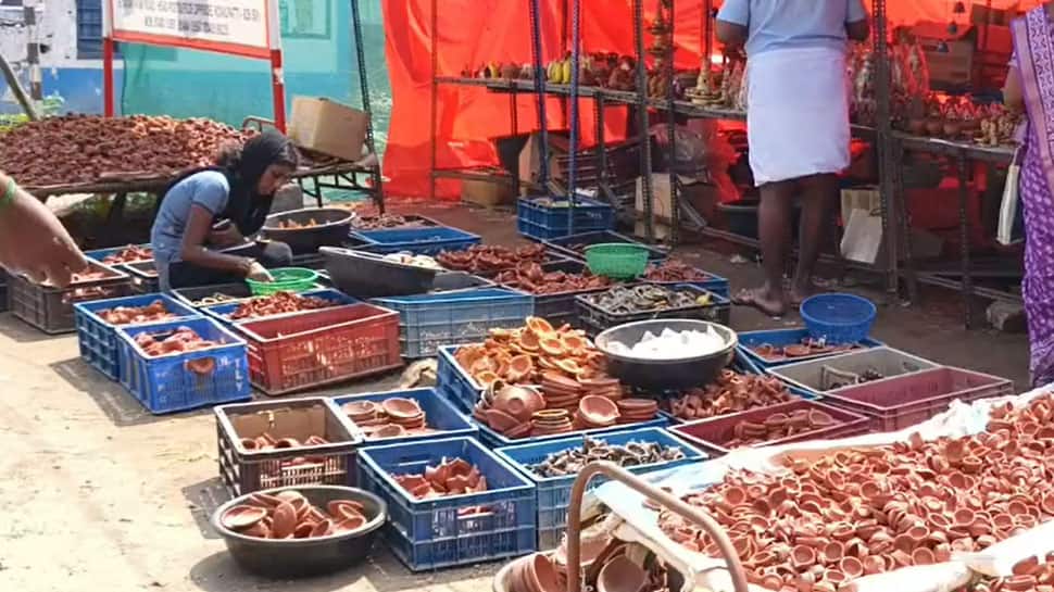 கோவில்பட்டியில் திருக்கார்த்திகை: 250 வகை விளக்குகள் விற்பனை ஜோர்! மக்கள் ஆர்வம்!