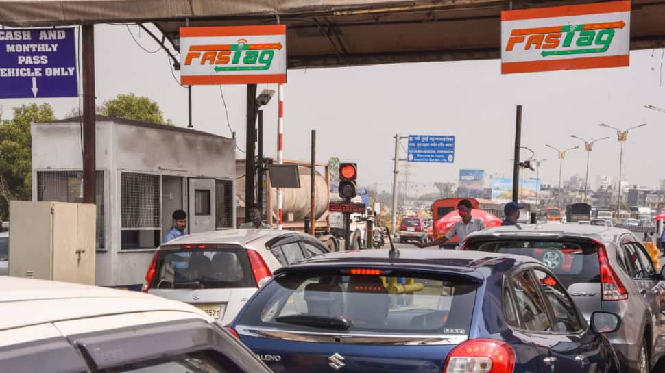 டோல்கேட்டில் கட்டணம் செலுத்தாமல் இலவசமாக செல்வது எப்படி? முழு விவரம்!