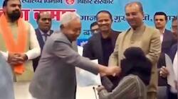 புர்காவை இழுத்த நிதிஷ்... அந்த பெண் இன்னும் வேலையில் சேரவில்லை - காரணம் என்ன?