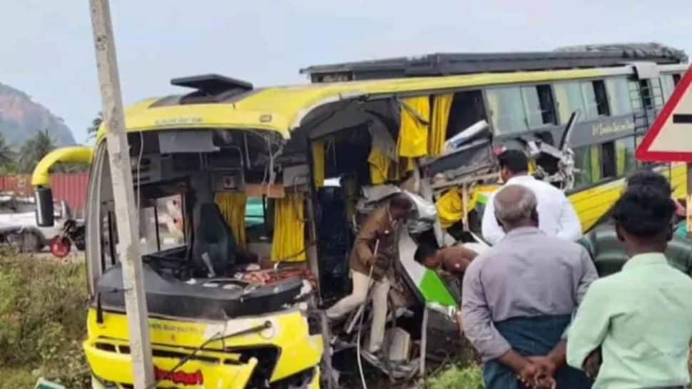 மதுரை அருகே ஆம்னி பேருந்துக்கள் மோதி விபத்து.. 3 பேர் பலி!