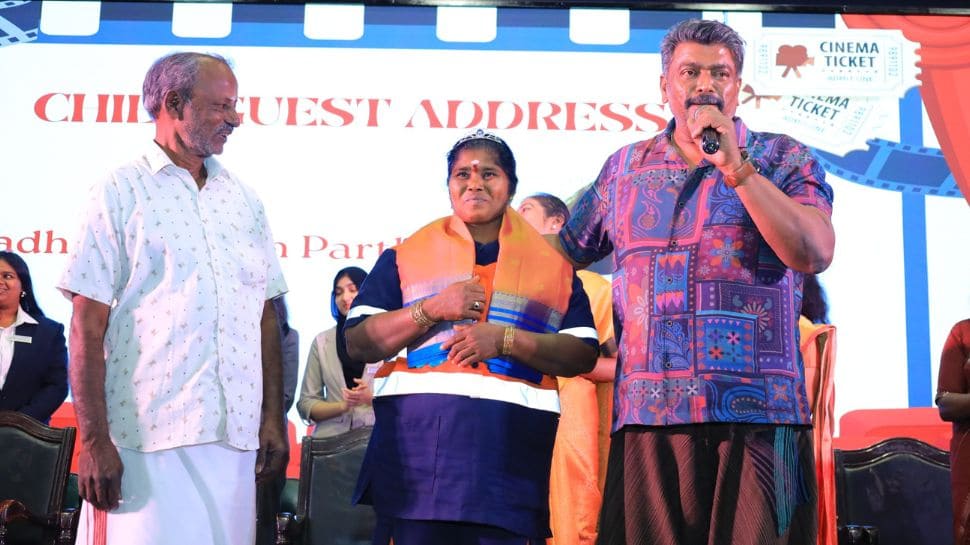 தூய்மை பணியாளர் பத்மாவின் காலில் விழுந்த பார்த்திபன்! நேர்மையை பாராட்டி பரிசு..