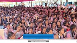 சோழிங்கநல்லூரில் அரசுப் பள்ளி மாணவிகள் குத்தாட்டம்