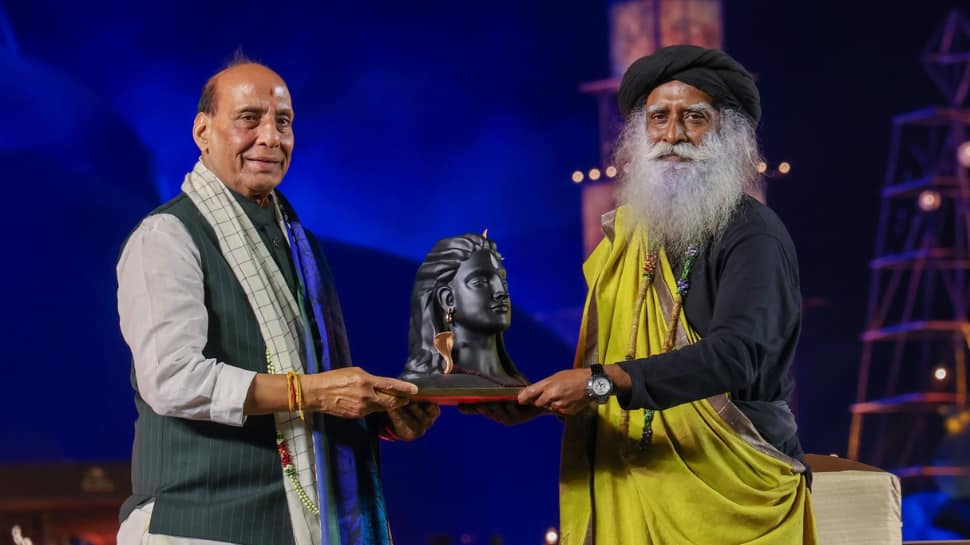 ஈஷாவின் மஹாசிவராத்திரி விழா பண்பாட்டு மறுமலர்ச்சி - ராஜ்நாத் சிங் பேச்சு