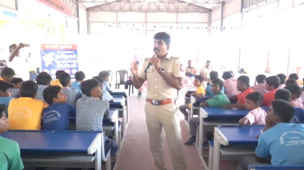 திருவள்ளூர்: போதைப்பழக்க விழிப்புணர்வு முகாம்... காவல் ஆய்வாளரின் சுவாரசிய பேச்சு