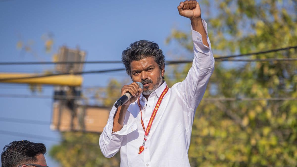 விஜய் கடைசி நேர பேச்சு! கரூர் சம்பவத்துக்கு விளக்கம் - செந்தில் பாலாஜிக்கு பதிலடி விஜய் கடைசி நேர பேச்சு! கரூர் சம்பவத்துக்கு விளக்கம் - செந்தில் பாலாஜிக்கு பதிலடி