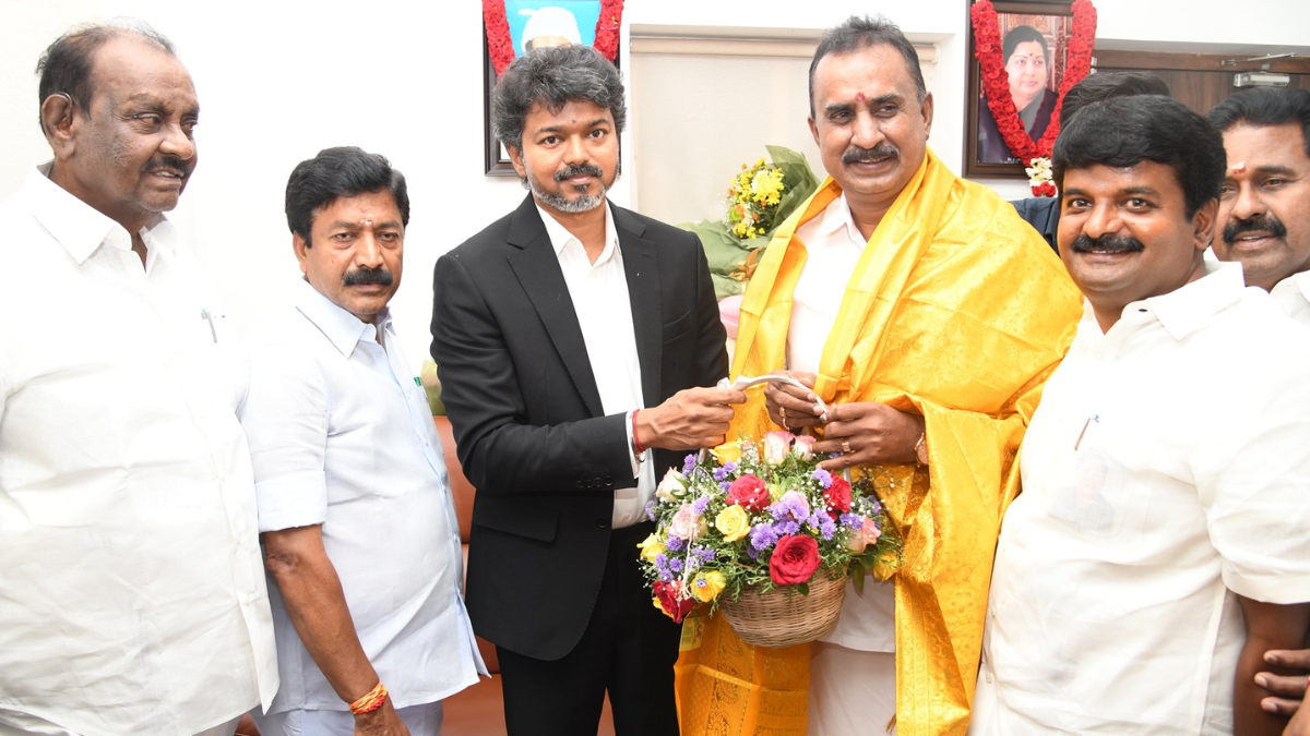 அதிமுகவுக்கு அல்வா கொடுத்த விஜய்... அமைச்சரவை நோ இடம் - துணை முதல்வர் திருமா..? அதிமுகவுக்கு அல்வா கொடுத்த விஜய்... அமைச்சரவை நோ இடம் - துணை முதல்வர் திருமா..?