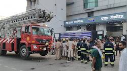 மருத்துவமனையில் தீ விபத்து : 3 பேர் பலி, 20 பேர் மீட்பு - அதிகாலையில் நடந்தது என்ன?