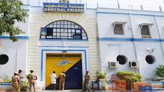 கோவை சிறையில் பரபரப்பு.. காவலருக்கு நேர்ந்த கொடூரம்.. கைதிகள் அட்டூழியம்!