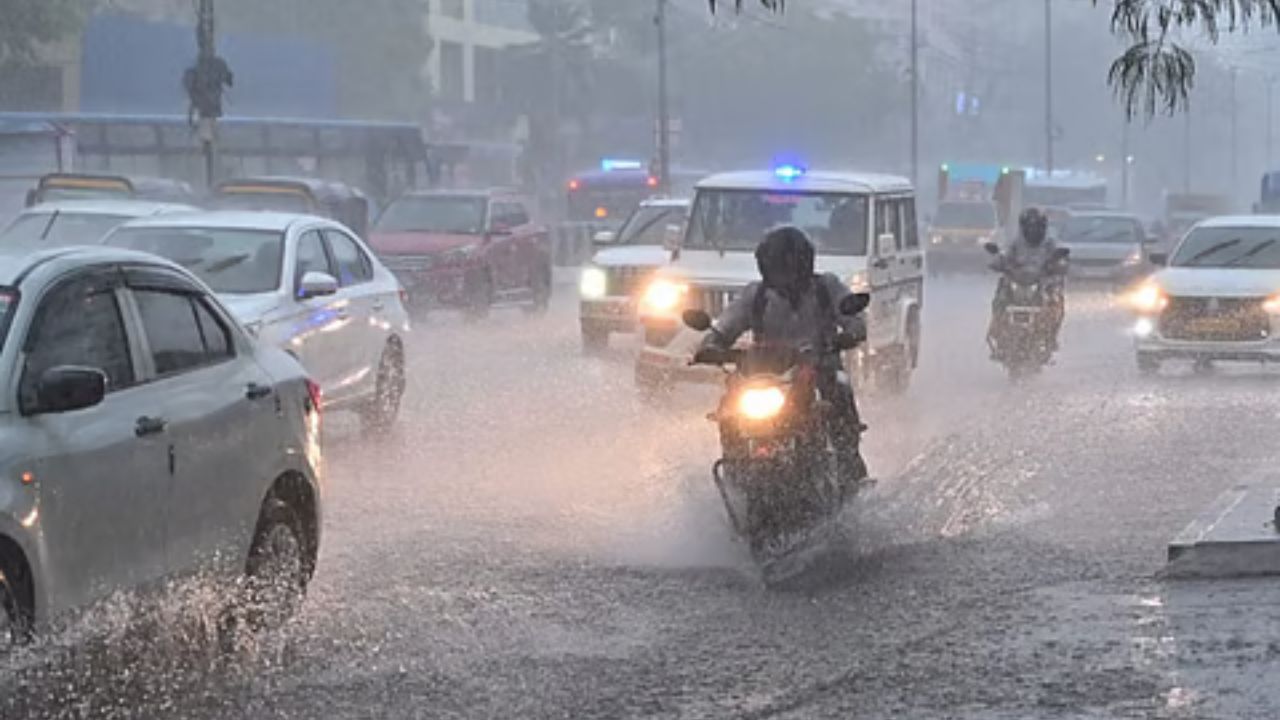 சென்னையில் நாளை வெளுக்கப்போகும் மழை.. 4 மாவட்டங்களுக்கு கனமழை எச்சரிக்கை! சென்னையில் நாளை வெளுக்கப்போகும் மழை.. 4 மாவட்டங்களுக்கு கனமழை எச்சரிக்கை!