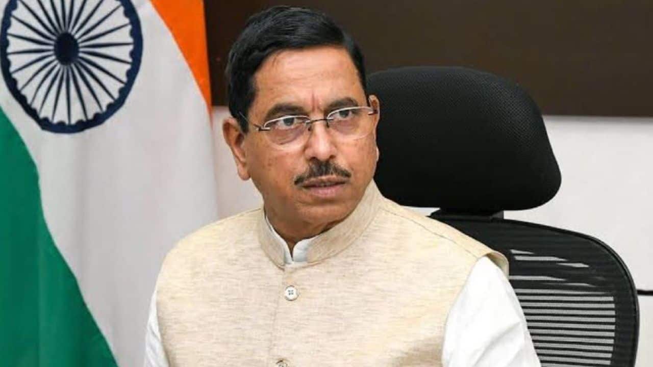 கல்வி அமைச்சராக பிரகலாத் ஜோஷி நியமனம்