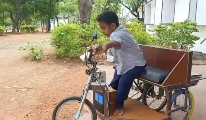  Friends,Theni,solar,bike,students,ஊனமுற்ற மாணவர்