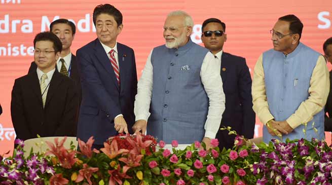 Shinzo Abe Lays foundation for Bullet train in ahmedabad
