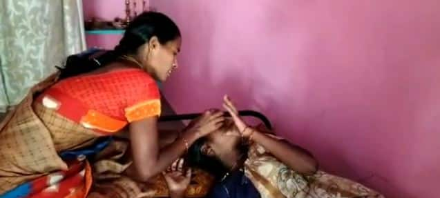 school girl,Dog,Attack,krishnagiri,Loss of vision,வெறிநாய் கடித்ததில் பார்வை இழந்த பள்ளி மாணவி, வெறிநாய் கடித்ததில், பார்வை இழந்த பள்ளி மாணவி,பார்வை இழந்த மாணவி, பார்வை இழந்த மாணவி,வெறிநாய்,அரசம்பட்டி,பெண்றஹள்ளி,அரசம்பட்டி ,அரசு மகளிர் பள்ளி,