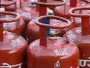 LPG காஸ் சிலிண்டர் விலை இன்று முதல் அதிரடி குறைப்பு! 