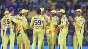 அதிரடி வீரரை கழட்டிவிடும் CSK... கொத்தித் தூக்கப்போகும் இந்த 3 அணிகள்!