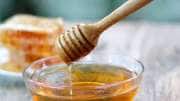தேனில் விஷம் இருக்கு! குழந்தையின் உயிருக்கே ஆபத்து.. ஏன் தெரியுமா? மருத்துவர் விளக்கம்