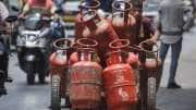 LPG தட்டுப்பாடு: கேஸ் சிலிண்டர் முன்பதிவில் புதிய கட்டுப்பாடுகள்? அதிர்ச்சியில் மக்கள்!