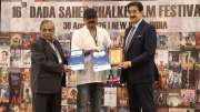 சர்வதேச அங்கீகாரம்: கருணாஸ் - நிமிஷா சஜயனின் ‘என்ன விலை’ படத்திற்கு கெளரவ விருது!