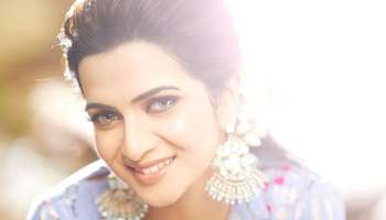 அம்மாவை கௌரவம் செய்ததற்கு நன்றி! புகைப்படம் வெளியிட்ட டிடி!