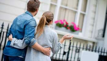 காதலி வெளிநாடு செல்வதை தடுக்க இளைஞர் கூறிய பொய்யால் பரபரப்பு!