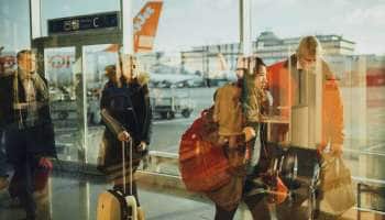 6 நாள் கைக்குழந்தையை கைப்பையில் மறைத்து எடுத்து சென்ற பெண்!!