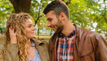 Flirt செய்வது ஒரு கலை... அதனை முறையாக செய்ய 10 டிப்ஸ்கள் இதோ!