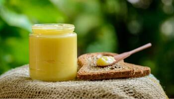 உடலின் இந்த பகுதியில் நெய் தடவினால் கண்கள் மற்றும் வெள்ளை முடி பிரச்சனை நீங்கும்!