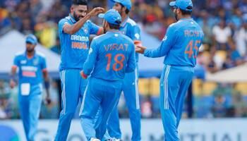 IND vs SL: ஒரே ஓவரில் 4 விக்கெட்... இலங்கையை சரித்த சிராஜ் - கோப்பையை நோக்கி இந்தியா