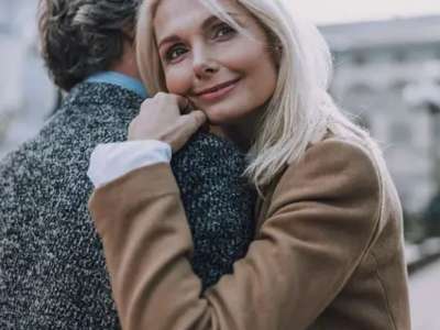 40 வயதிற்கு பிறகு காதலிப்பது எப்படி? இதாே ஈசியான 5 டேட்டிங் டிப்ஸ்!