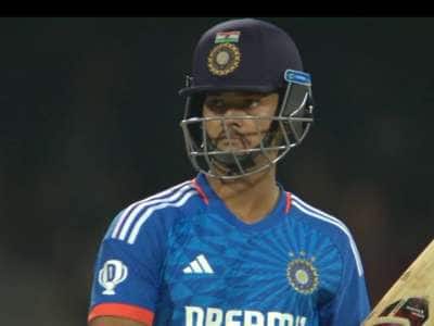 IND vs AUS: பேட்டிங் சொர்கபூமி பெங்களூரிலேயே தடுமாறிய இந்திய அணி - 161 எடுத்தால் ஆஸி வெற்றி.!
