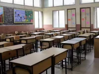 'ராமருக்கு பால் ஊற்றுவது வீண்', 'ராமாயணம் கட்டுக்கதை' - பாடம் நடத்திய ஆசிரியர் டிஸ்மிஸ்